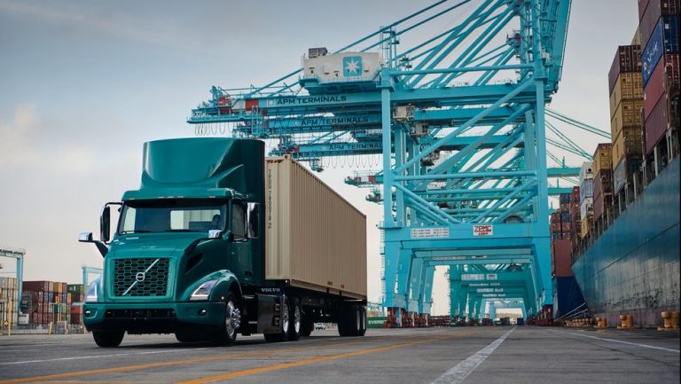 Volvo Trucks presenta el semirremolque eléctrico VNR de próxima generación