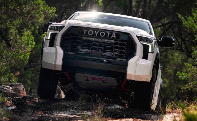 Dos Toyota Tundra 2022 de primera producción subastadas en Barrett-Jackson Scottsdale ayudan a recaudar más de $1.2 millones para el Fondo Paralímpico de EE. UU. de Toyota