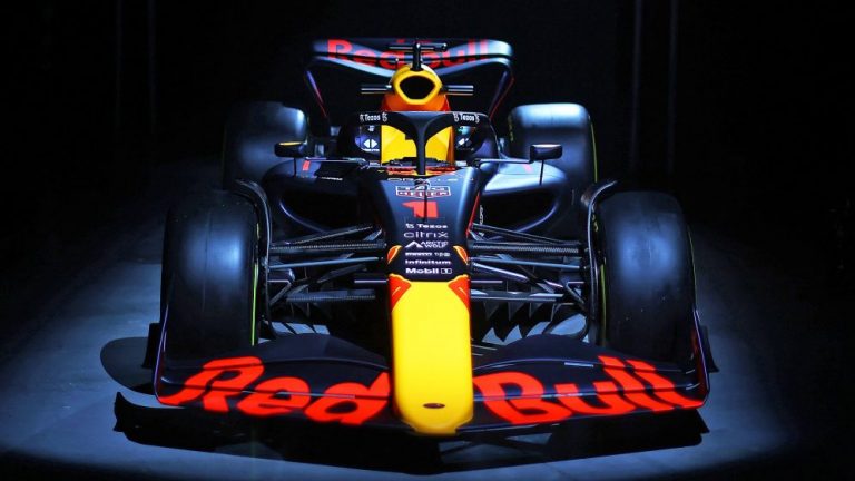 REVELADO: Red Bull muestra el retador de defensa del título de Verstappen en 2022, el RB18
