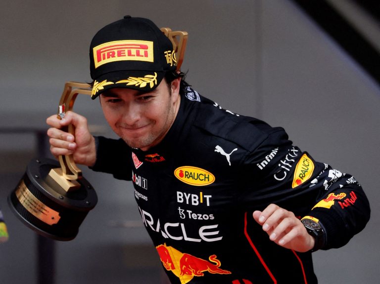 Red Bull renueva a Checo Pérez hasta 2024