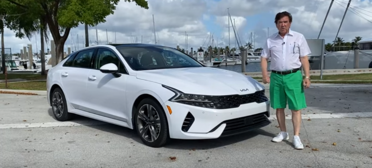 KIA K5: Turbocargado de 4 cilindros y 2.5 litros con 290 hp