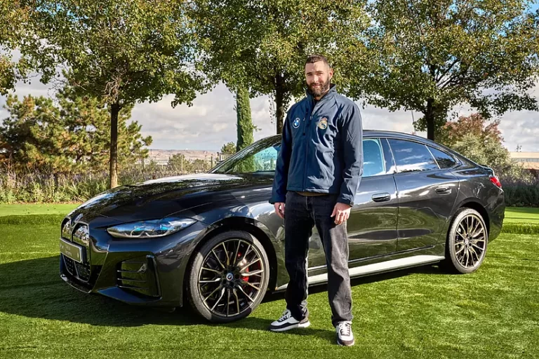 El Real Madrid estrena sus Autos eléctricos de BMW: ¿cuál ha elegido Benzema, Vinicius o Modric?