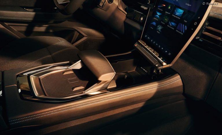 Precisión de reloj en el nuevo Renault Austral E-Tech full hybrid
