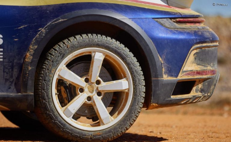 Pirelli hace del Porsche 911 Dakar un todoterreno de verdad