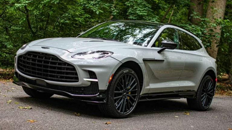 Reseña del Aston Martin DBX 707 2023: la ferocidad viene de serie