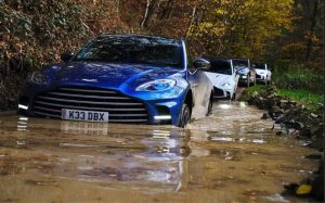 Aston Martin DBX707: ruta offroad con el SUV más potente