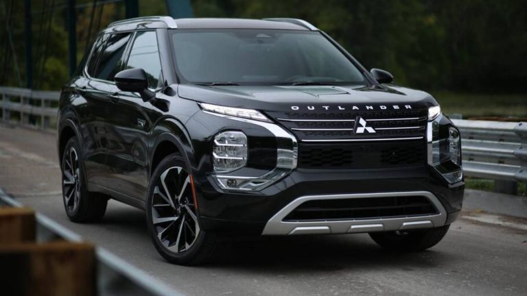 Mitsubishi Outlander PHEV del 2023, la versión híbrida enchufable global