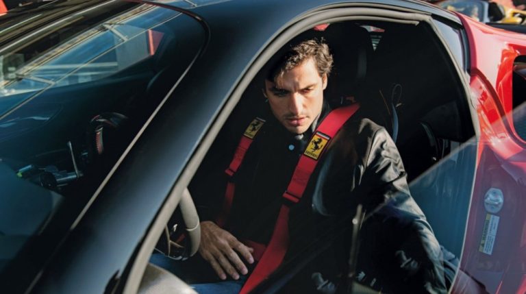 ‘Papá Noel’ y el Ferrari 812 Competizione de Carlos Sainz