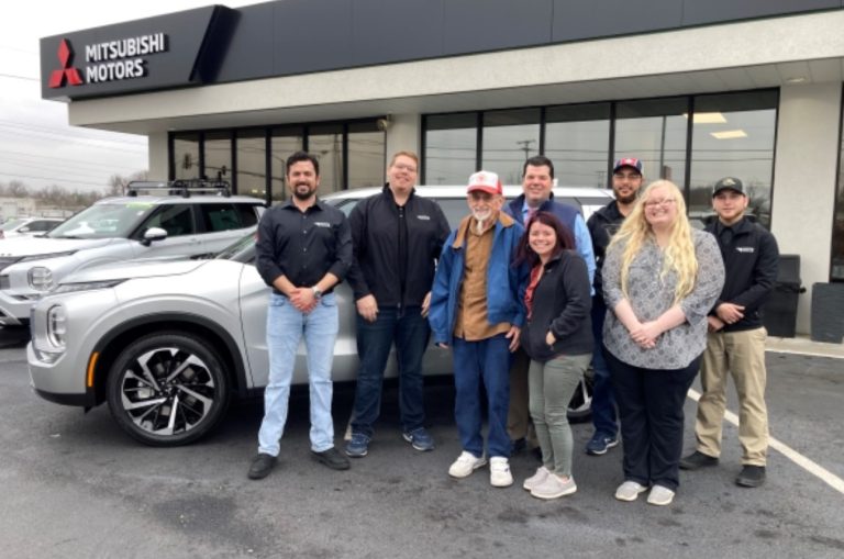 Mitsubishi Motors presenta al ganador del sorteo nacional con el nuevo Mitsubishi Outlander