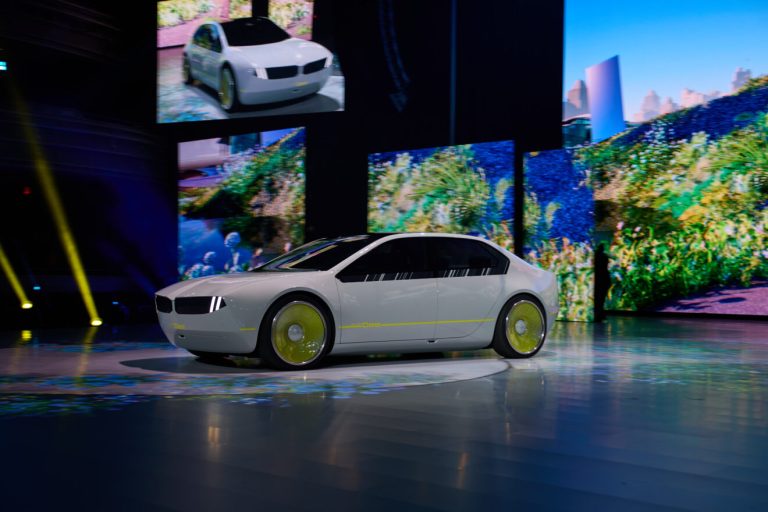 BMW i Vision Dee, el auto que cambia de color
