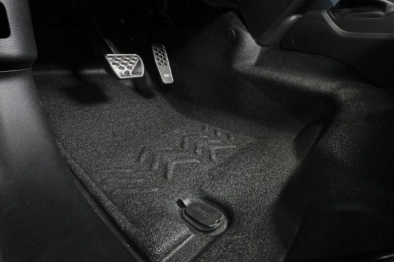 Las nuevas piezas de alto rendimiento de Jeep para trabajo pesado mejoran el entorno climático dentro del icónico Jeep Wrangler