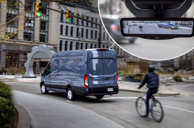 Ford Pro les da a los conductores de Ford Transit una mirada de alta definición al camino detrás con un espejo retrovisor digital disponible