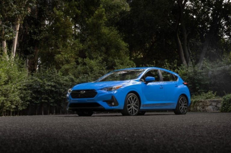 Subaru anuncia el precio del nuevo auto compacto Impreza 2024