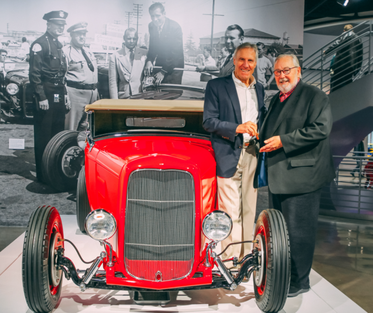 Bruce Meyer dona el Hot Rod más famoso del mundo