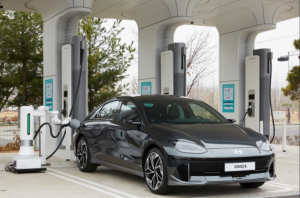Hyundai Motor Group muestra un robot de carga automática recientemente desarrollado para vehículos eléctricos