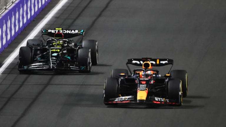 Hamilton, sobre el RB19 «Es el auto más rápido que he visto»