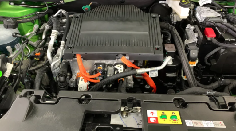 ¿Qué son los cables de color naranja de los autos eléctricos?