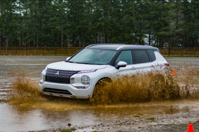 Mitsubishi Outlander Plug-In Hybrid nombrado «Vehículo de actividades al aire libre de Northwest del año» por Northwest Auto Press Association