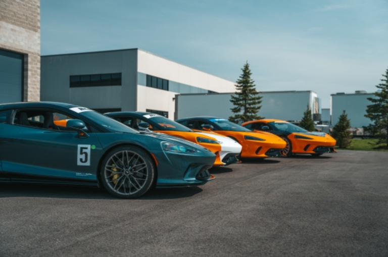 Arrow McLaren trae la historia de las carreras a las calles de Indianápolis con los McLaren GT inspirados en la Triple Corona