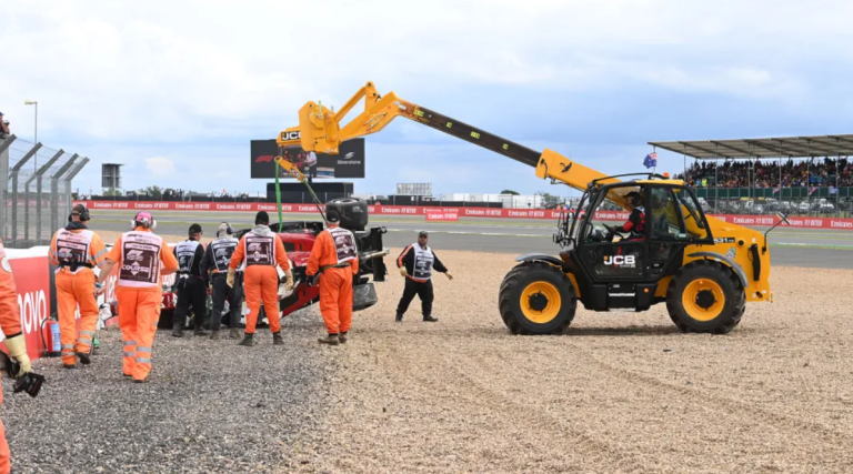 Silverstone realiza modificaciones en la primera curva tras el accidente de Zhou