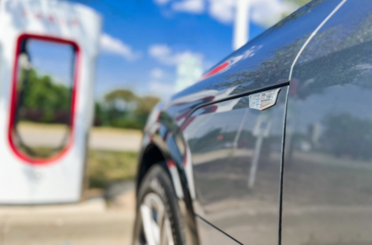 General Motors duplica su compromiso con un estándar de carga unificado