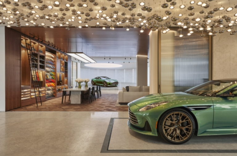 Aston Martin presenta su primer buque insignia de ultra lujo, Q New York