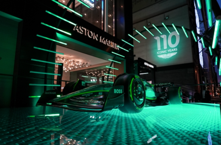 Aston Martin celebra la gran inauguración de su primer buque insignia, Q New York