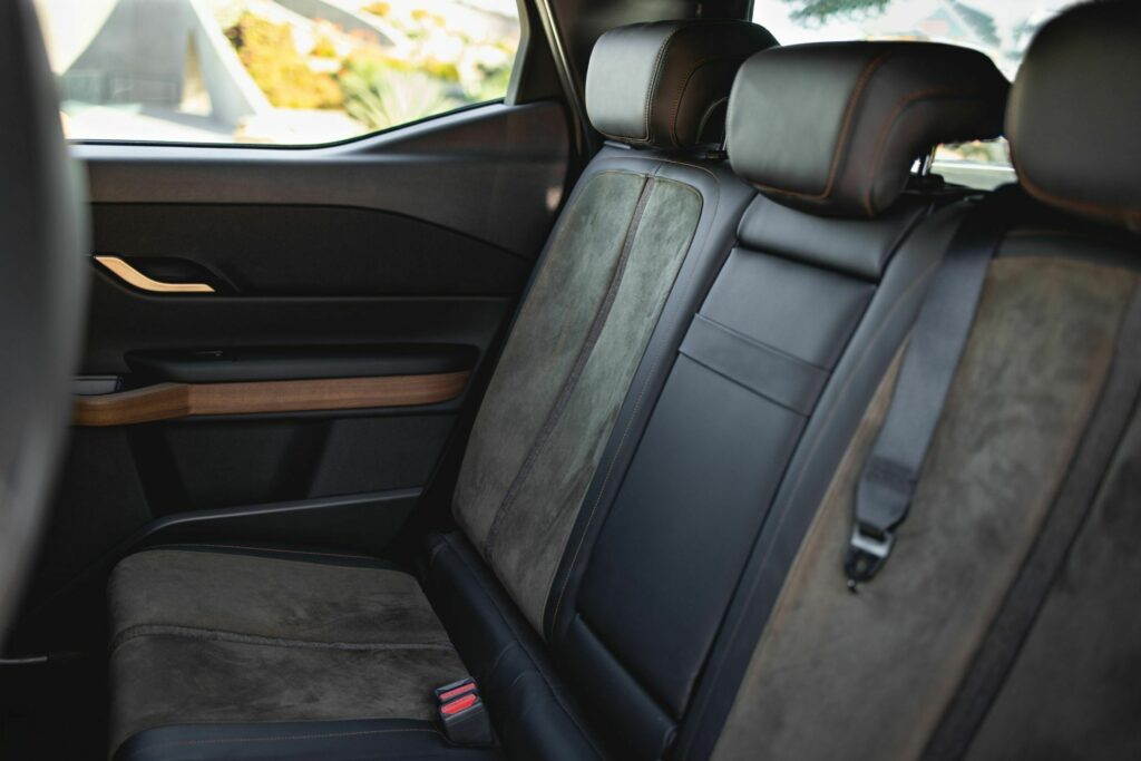 Fisker detalló con fotos y detalles a la nueva Alaska 2025 pick-up, días después de su debut el pasado 3 de agosto en California.