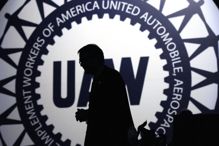 UAW tres siglas en jaque