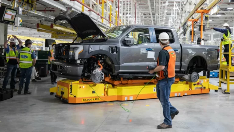 Ford pausa planta de baterías en Michigan; UAW lo considera una amenaza