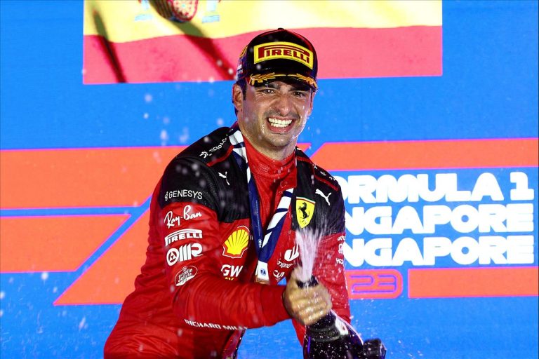 Sainz rompe el dominio de Red Bull: Ferrari vuelve a la victoria en Singapur