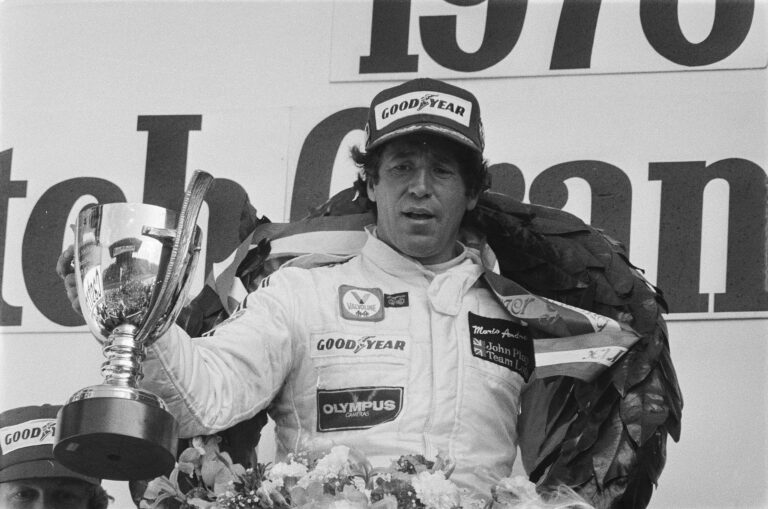 Mario Andretti calificó el gran movimiento de Hamilton como «triste»