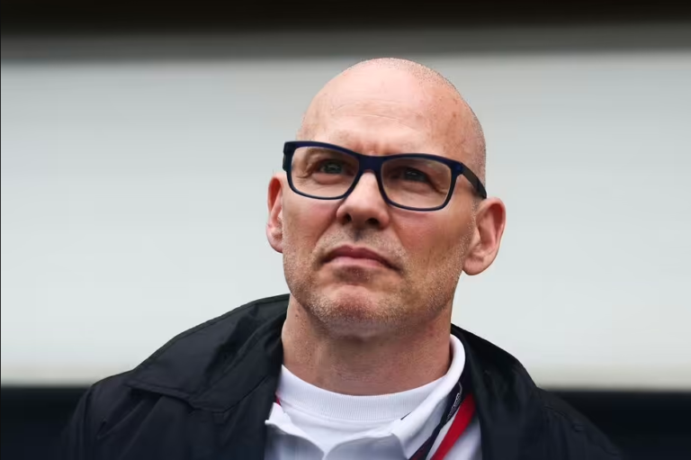 Jacques Villeneuve levanta sospechas sobre Toto Wolff en el coqueteo con Max Verstappen
