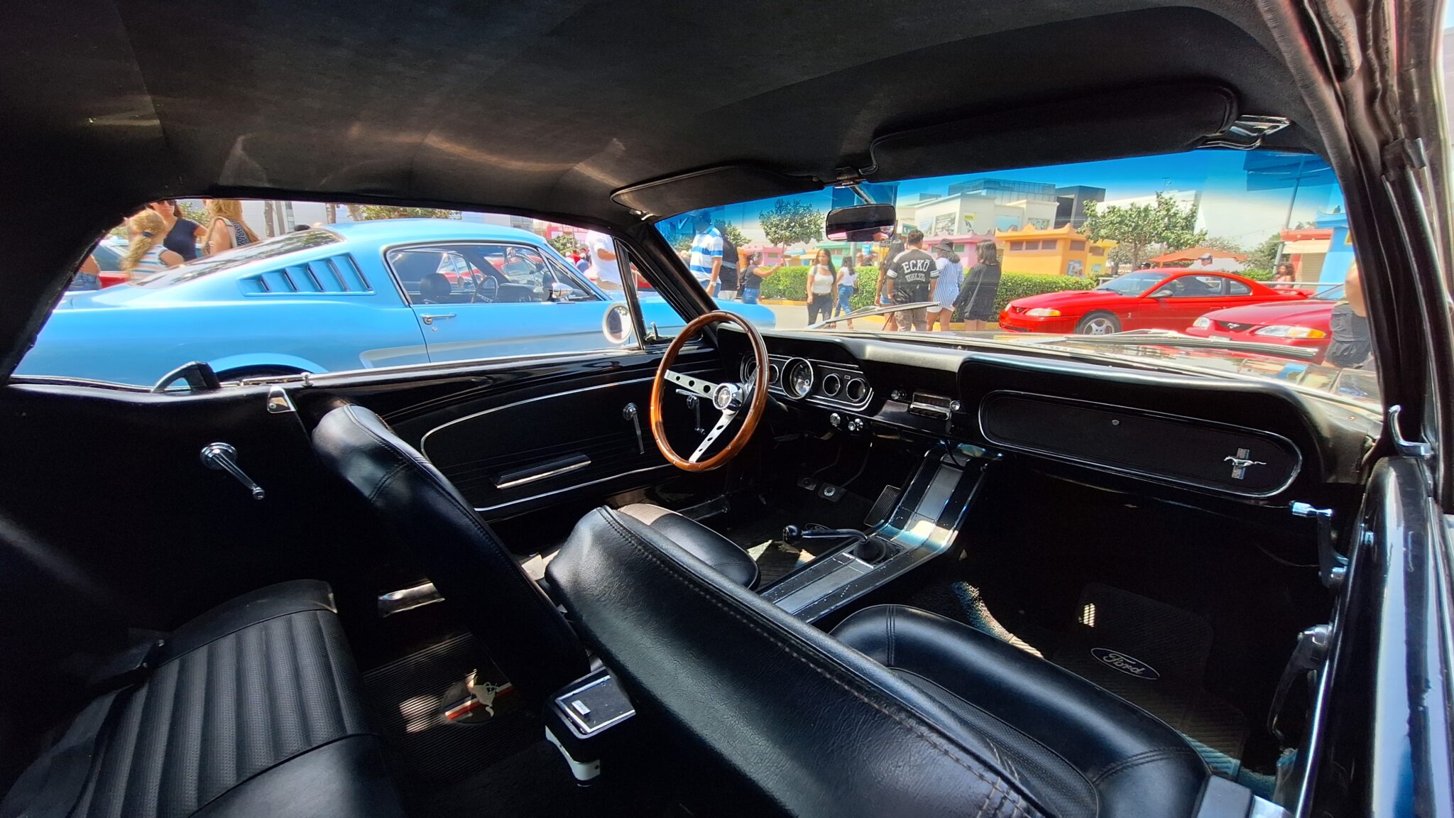 El Mustang Club Perú celebró a lo grande el 60° aniversario del Mustang en el Jockey Plaza