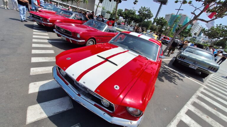 El Mustang Club Perú celebró a lo grande el 60° aniversario del Mustang en el Jockey Plaza