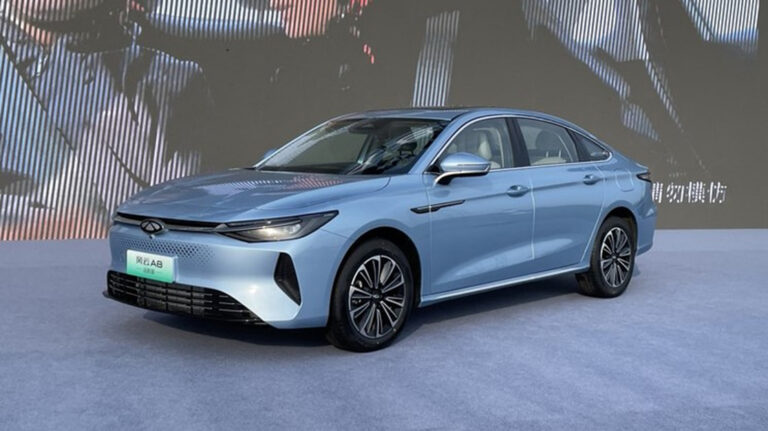 Chery Fulwin A8 Voyage Edition se lanza y se prueba como PHEV