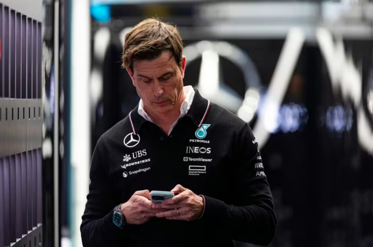 Toto Wolff reserva un vuelo de último minuto para el GP de Japón mientras aumentan los problemas con Mercedes