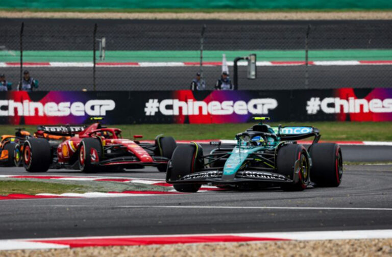Por bandera roja de Sainz en China, equipos piden más claridad en el reglamento
