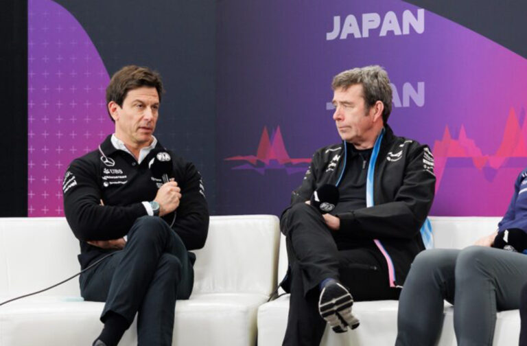 Wolff no descarta la hipótesis de Vettel en el 2025: “Nunca podremos descartarla”