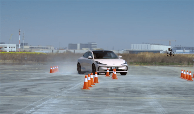 IM L6 hace la prueba del alce sin conductor