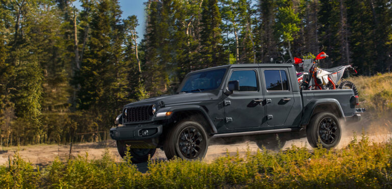 Jeep Gladiator 2024 agrega un nuevo paquete Black NightHawk de edición limitada