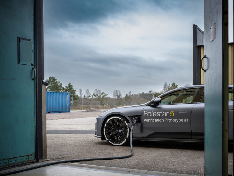 Polestar y StoreDot cargan con éxito el prototipo Polestar 5 del 10 al 80% en 10 minutos
