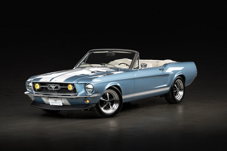 Velocity Modern Classics presenta la nueva línea modernizada del Mustang convertible 1967-68