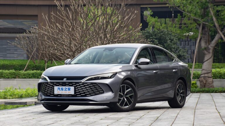 BYD Qin L con el sistema PHEV de quinta generación se lanza en China