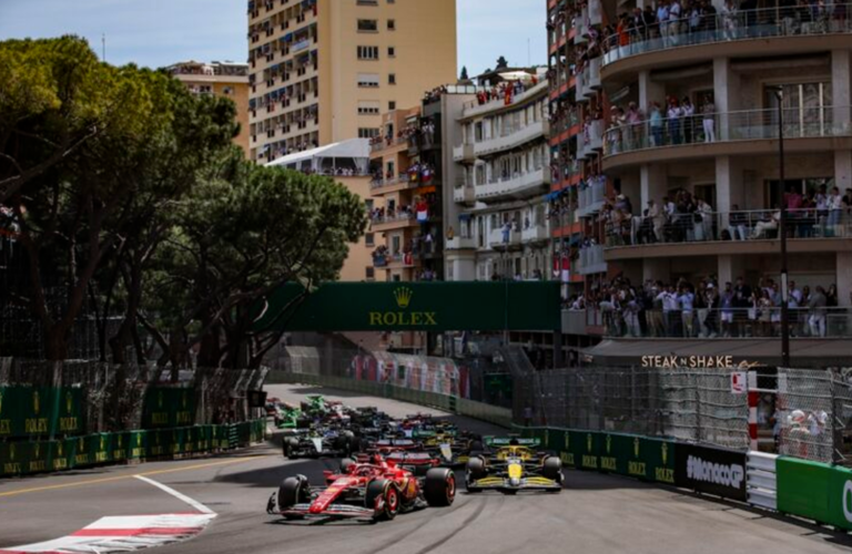 Charles Leclerc rompe la racha y gana en casa de punta a punta