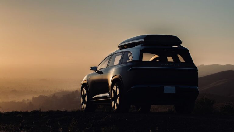 Lucid construirá un nuevo SUV eléctrico para el 2026