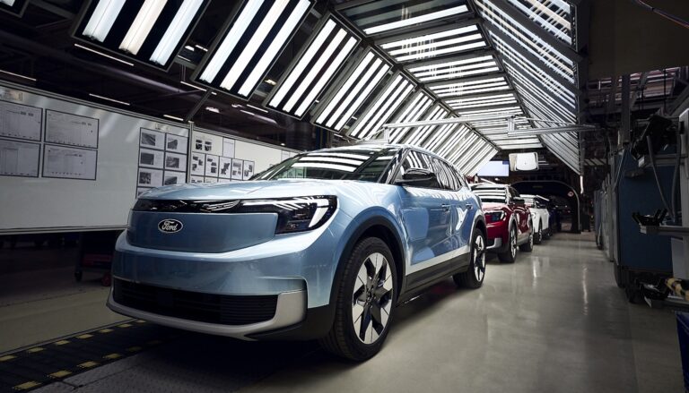 Ford Explorer totalmente eléctrico sale de la línea de producción