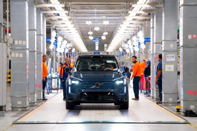 Volvo Cars inicia la producción del SUV EX90 totalmente eléctrico
