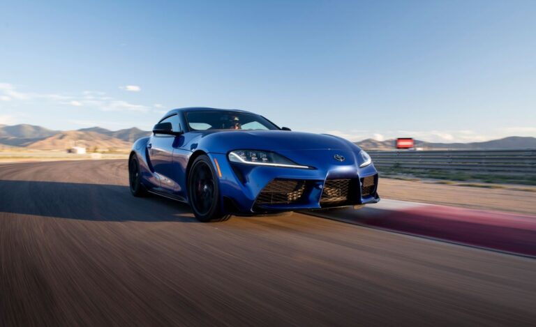 El Toyota GR Supra 2025 abandona mantiene la transmisión manual y el motor de 3.0 litros