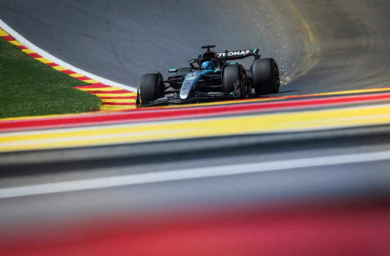 George Russell triunfa y gana en Bélgica, mientras Max Verstappen limita el daño en el campeonato